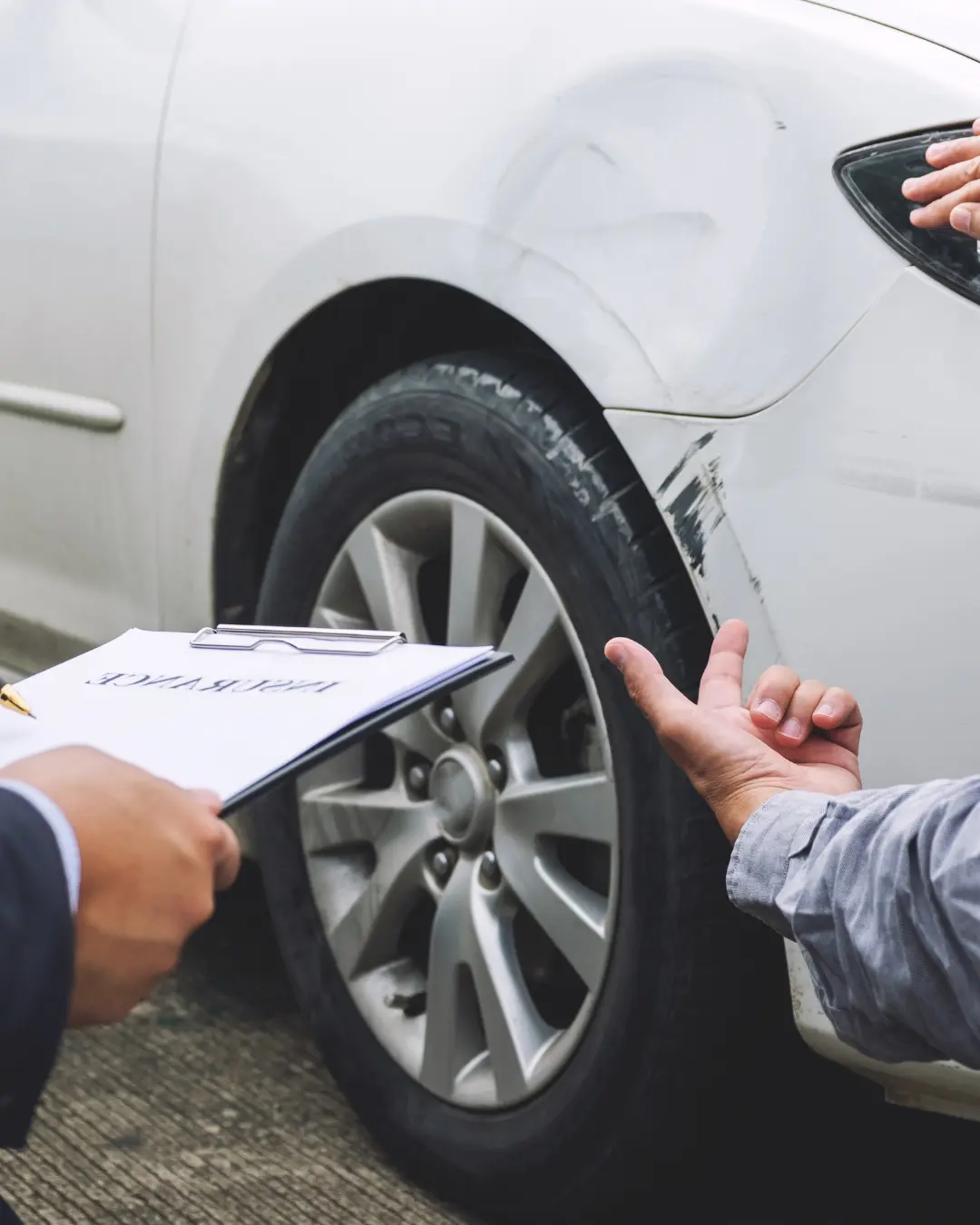 821 Collision team helping a customer with rental car assistance during collision repair in North Haledon NJ